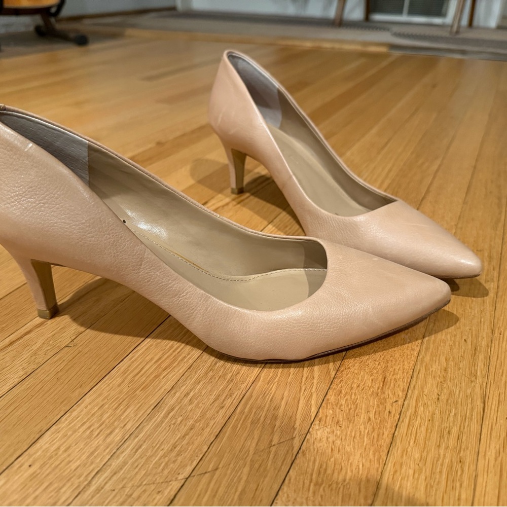 Banana Republic Neutral Tan 2 1/2 inch  Heels